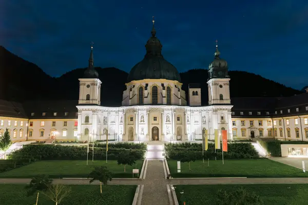 What makes a monastery retreat in Hesse different