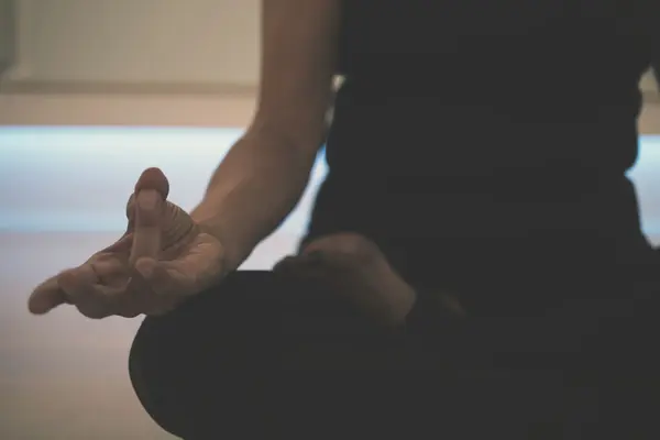 What a typical day on a breathwork retreat looks like