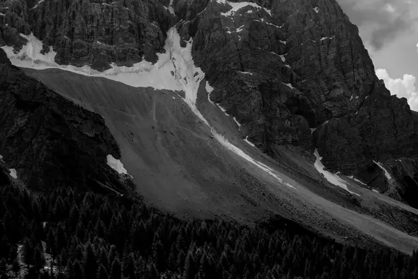 What sets a hiking holiday apart from a hiking trip