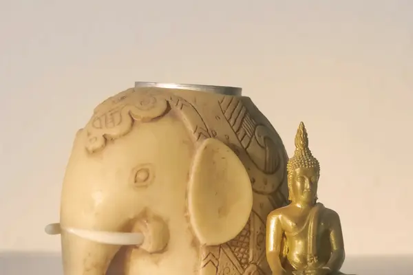 Daily structure of a Vipassana retreat
