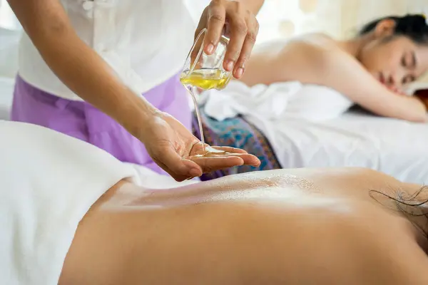 What an Ayurveda cure looks like in retreat format