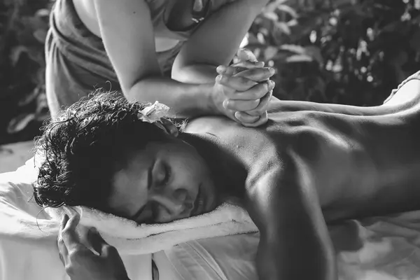 From early yoga to a light dinner: how a day in an Ayurveda retreat is structured