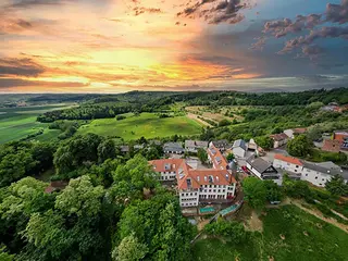 Yoga Retreat Vom Außen zum Innen - am Kraftort Burghof Stauf in der Pfalz