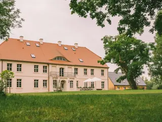 Embracing the Dark: Ein Jivamukti Retreat