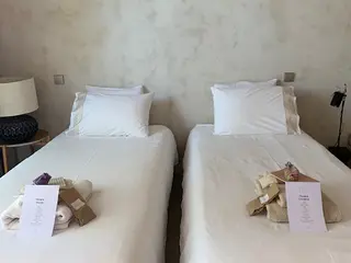 Geteiltes Zweibettzimmer mit einem anderen Gast