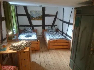 Zimmer "Allgäu" mit zwei Einzelbetten, Dusche/WC auf dem Flur