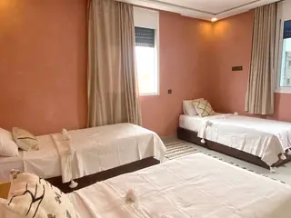 Bett im geteilten Zimmer