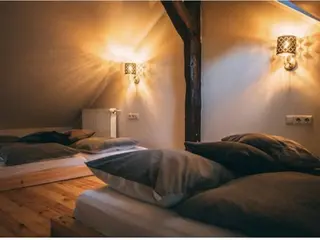 Großzügiges Doppelzimmer für 2 Personen – zwei getrennte Betten & eigenes Bad