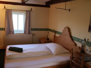 Doppelzimmer/ Einzelzimmer Hofblick