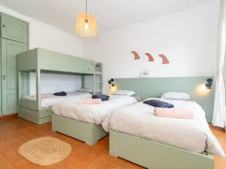 Bett im geteilten Zimmer